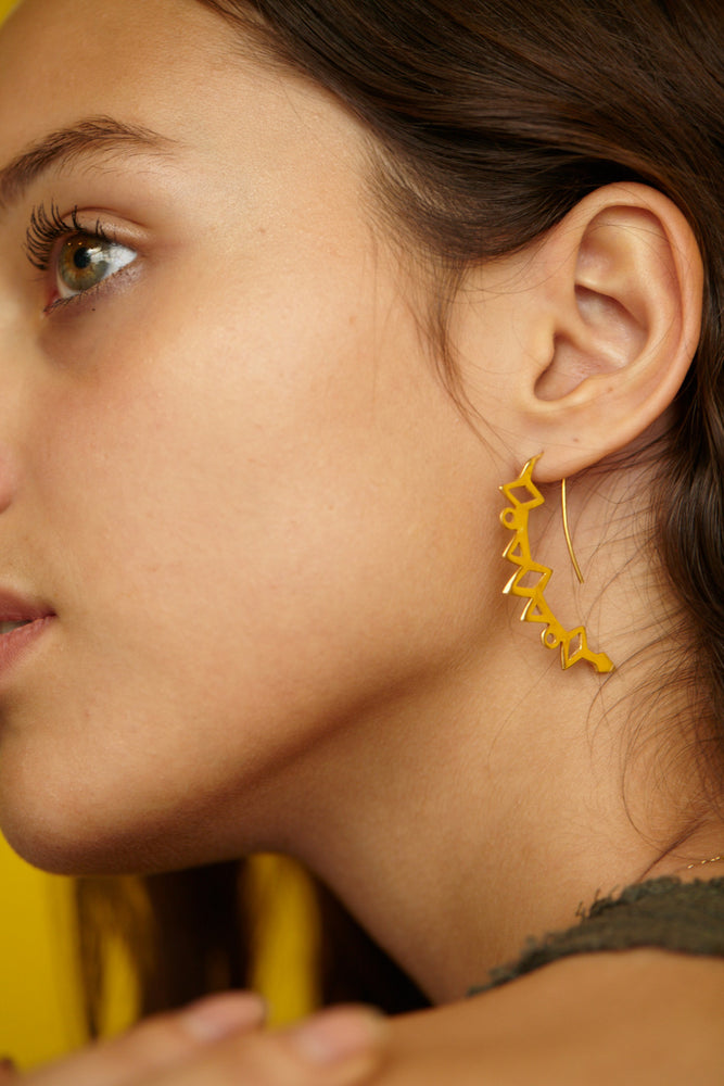 
            
                Load image into Gallery viewer, Mahina Crescent Moon Earrings Gold
            
        