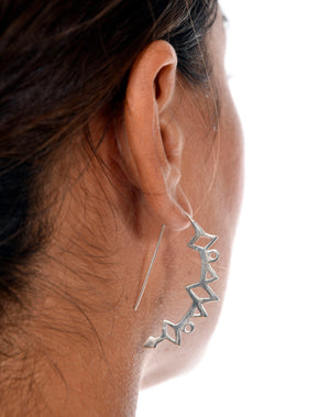 
            
                Load image into Gallery viewer, Mahina Crescent Moon Earrings Silver
            
        